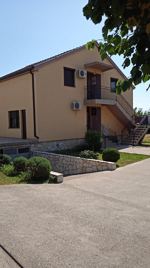 Hostel Vera - Airport Podgorica Exterior photo